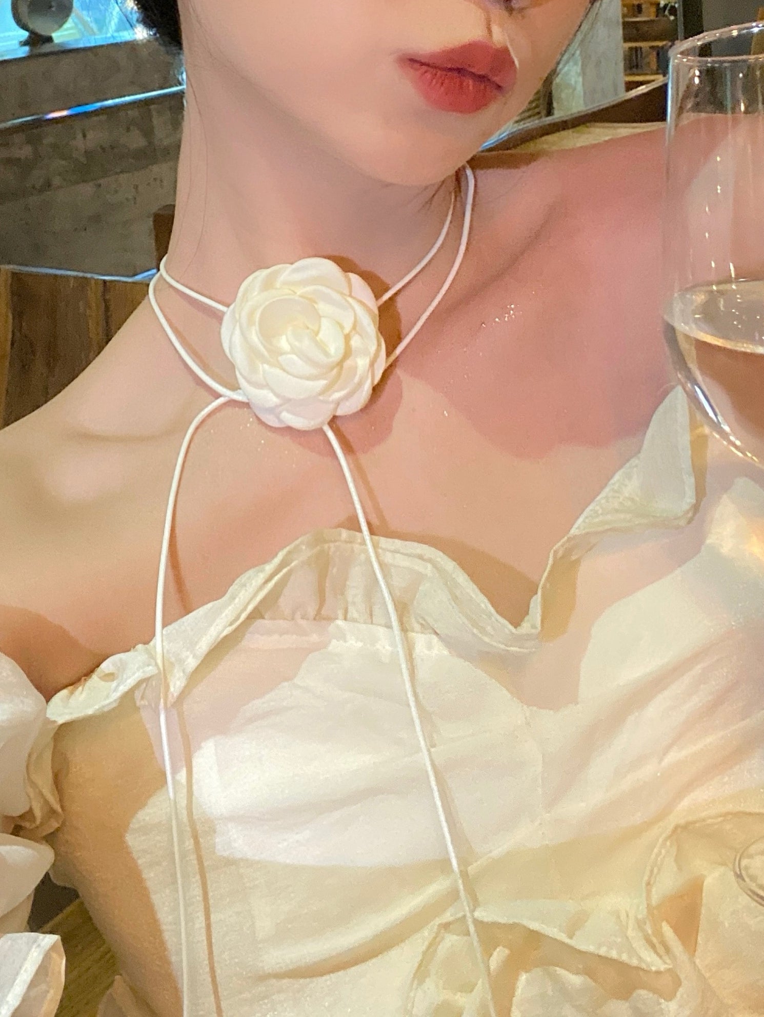 Audrie Camellia Choker [QB4HS32N]