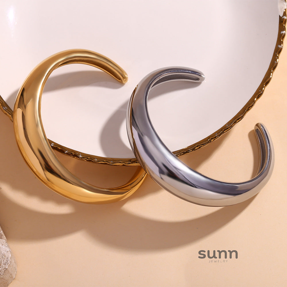 August Radiant Cuff Bracelet [TOEVJ095]