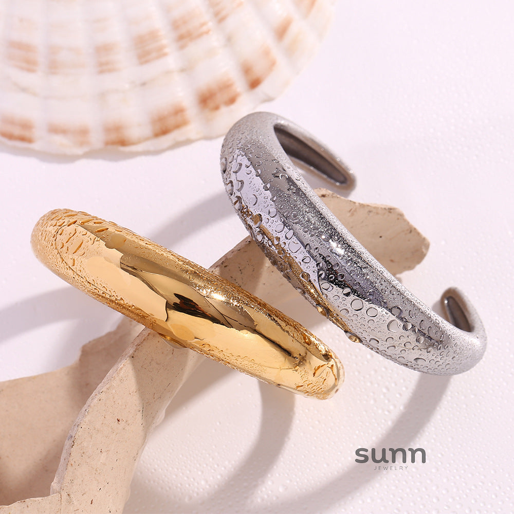 August Radiant Cuff Bracelet [WURPCUMC]
