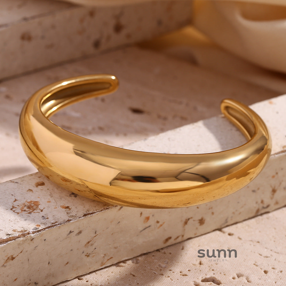 August Radiant Cuff Bracelet [RK6FUV6A]