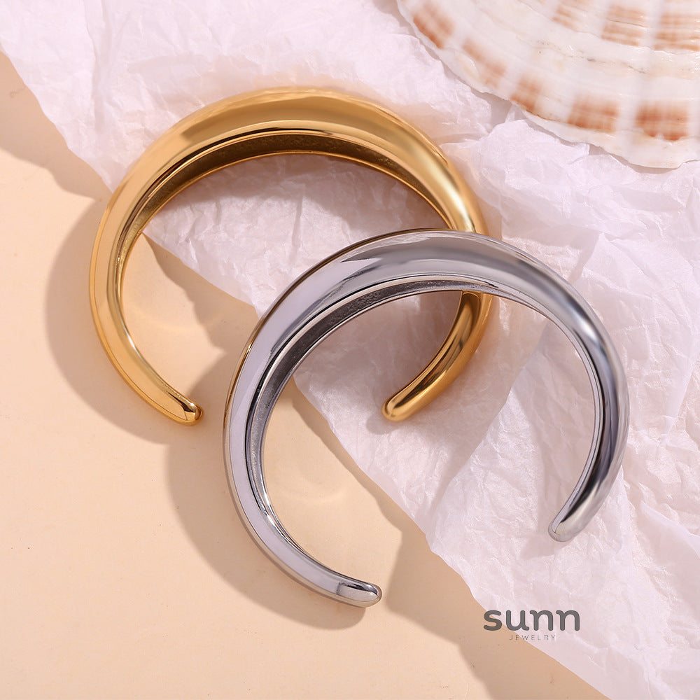 August Radiant Cuff Bracelet [F73QLFOO]