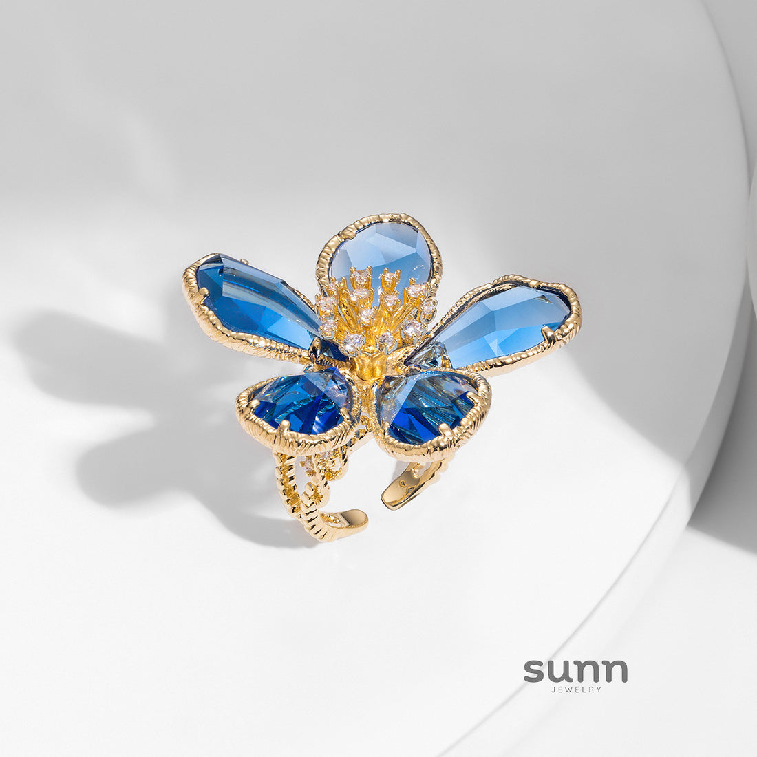 Aurie Crystal Bloom Ring [QUMRLSUJ]