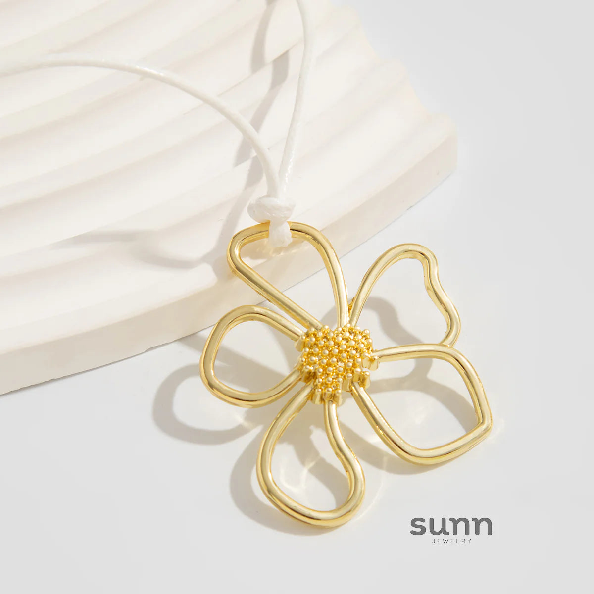 Avalina Gold Floral Choker