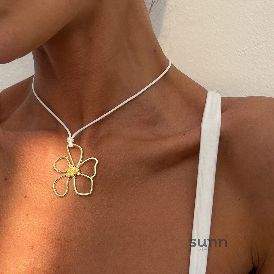Avalina Gold Floral Choker