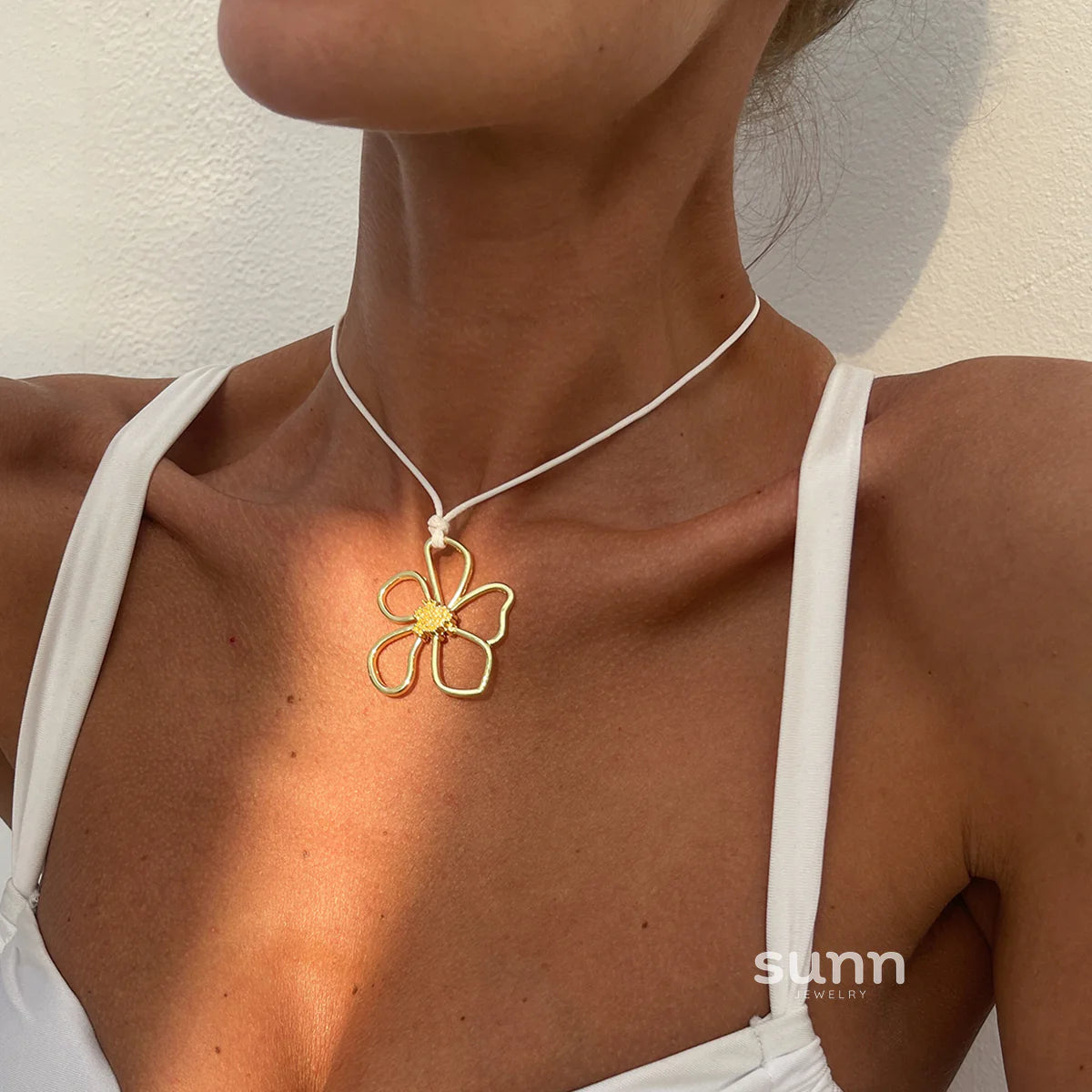 Avalina Gold Floral Choker