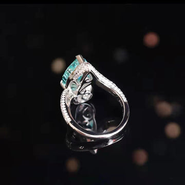Avaline Emerald Teardrop Ring [9QU4NZVB]