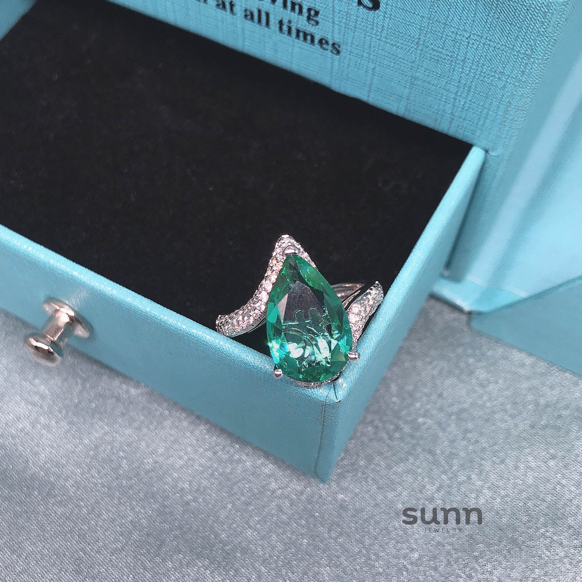 Avaline Emerald Teardrop Ring [TN1S0JA6]