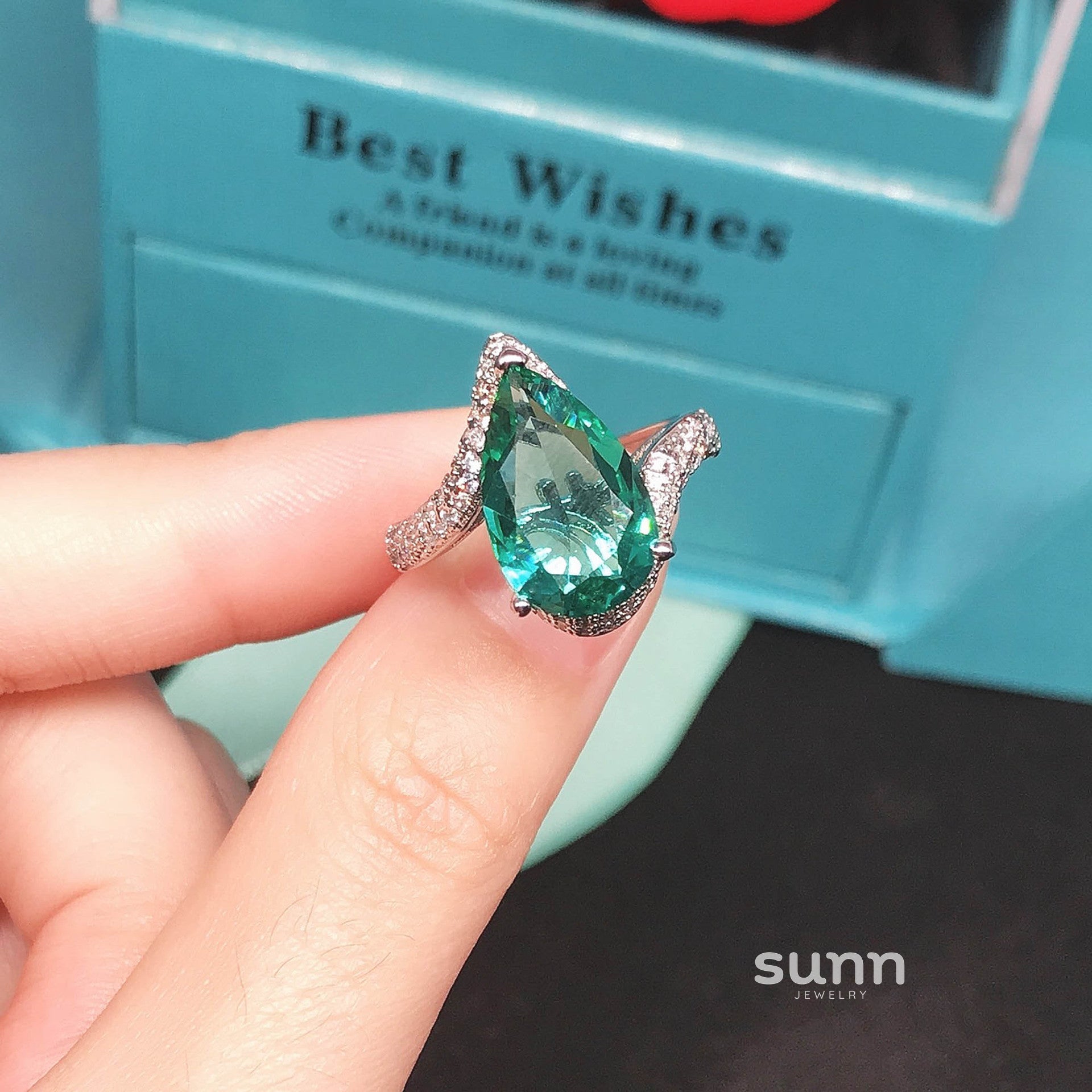 Avaline Emerald Teardrop Ring [9U5VH15B]