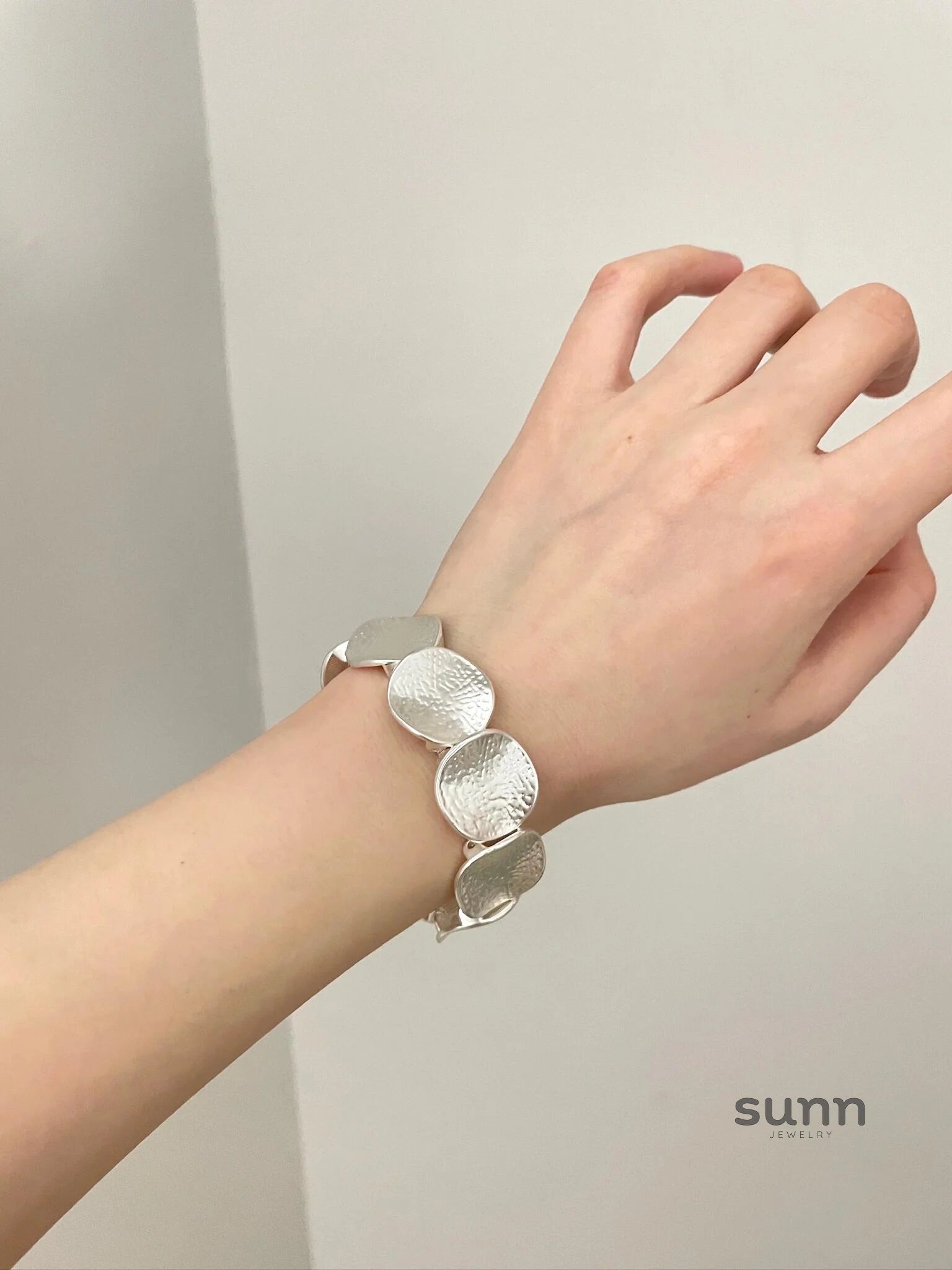 Avari Organic Circle Bangle