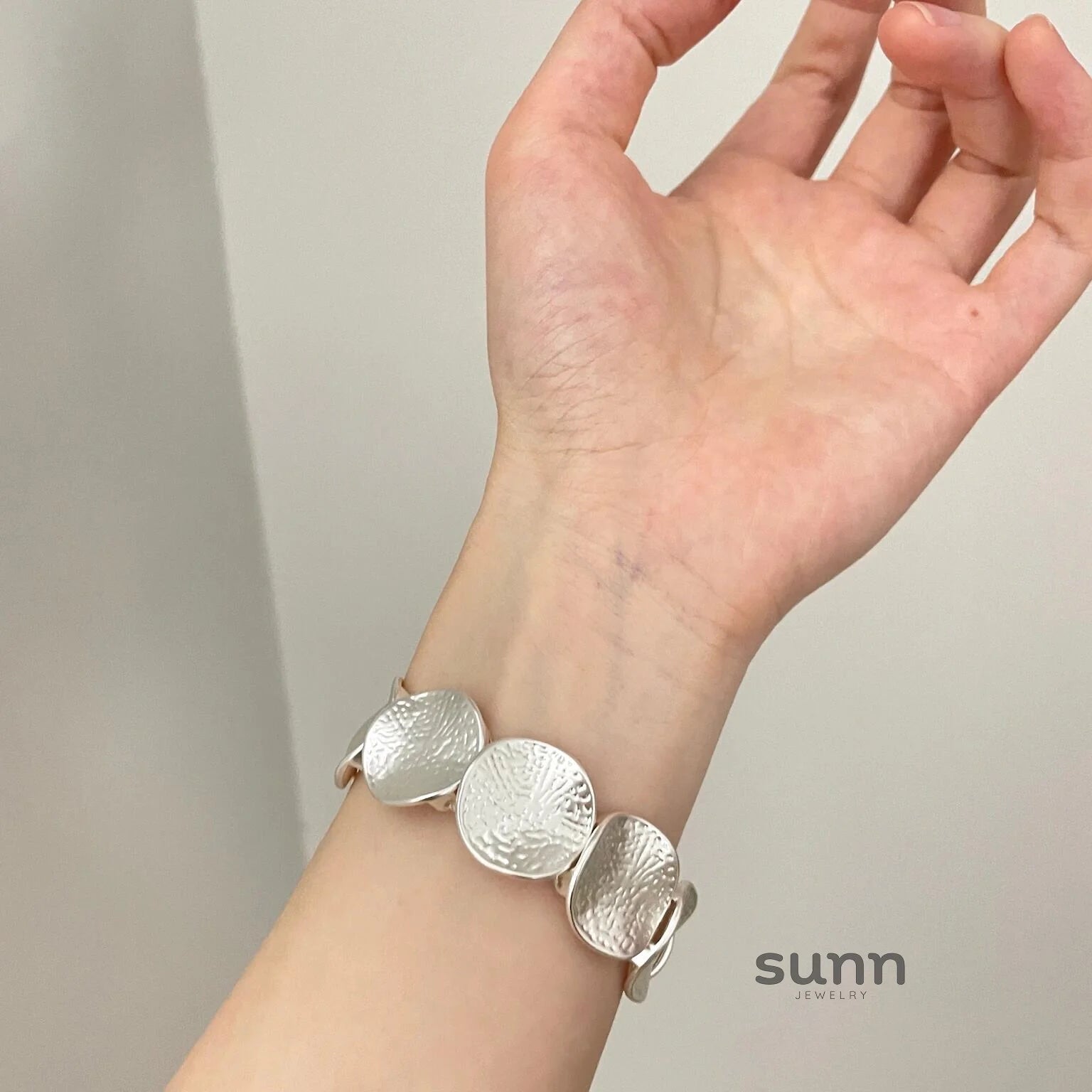 Avari Organic Circle Bangle