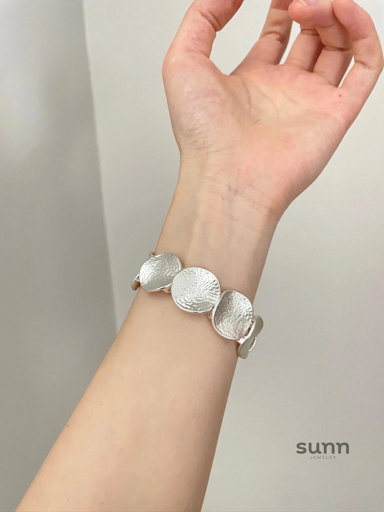 Avari Organic Circle Bangle