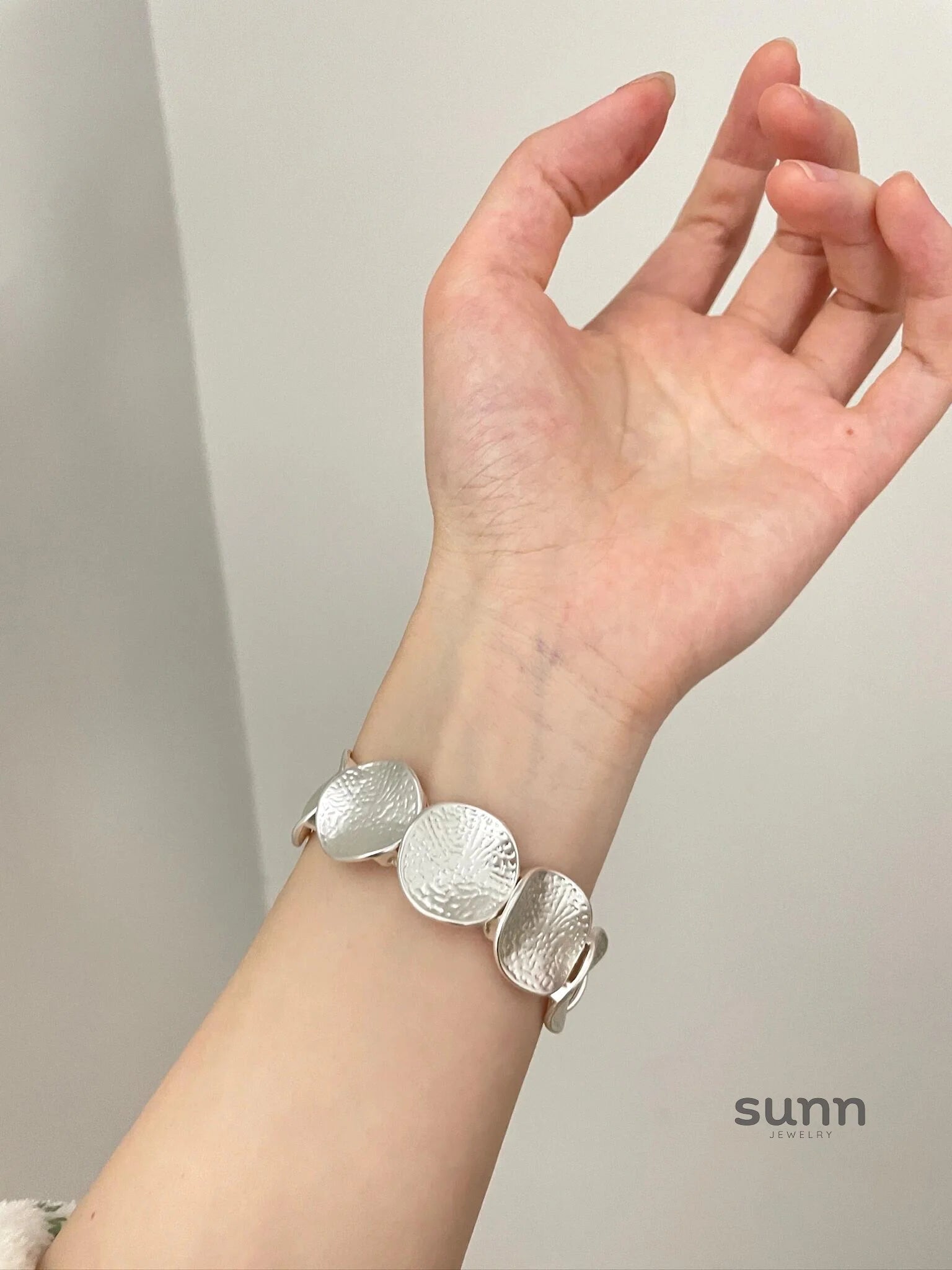 Avari Organic Circle Bangle