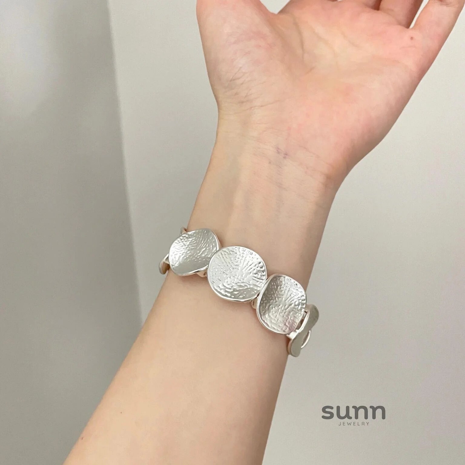Avari Organic Circle Bangle