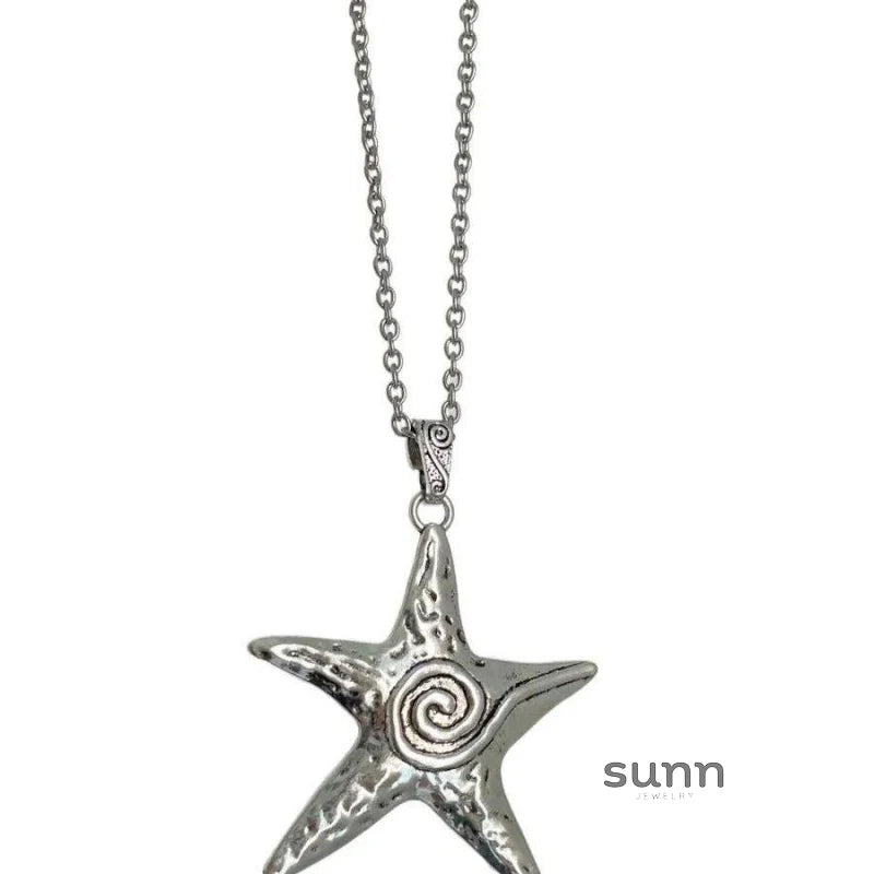 Avari Y2K Star Pendant Necklace