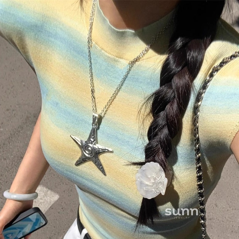 Avari Y2K Star Pendant Necklace