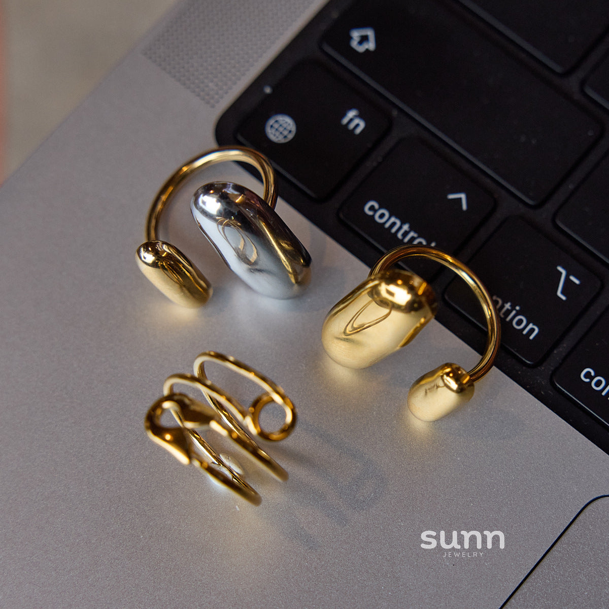 Avarose Geometric Gold Ring [MT6QZXL1]