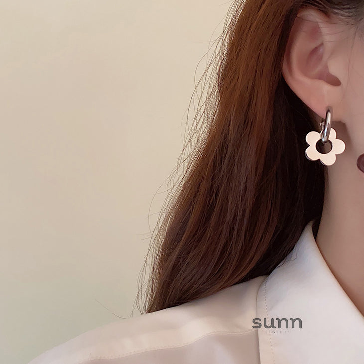 Avayah Floral Charm Earrings [6DDNDL5L]