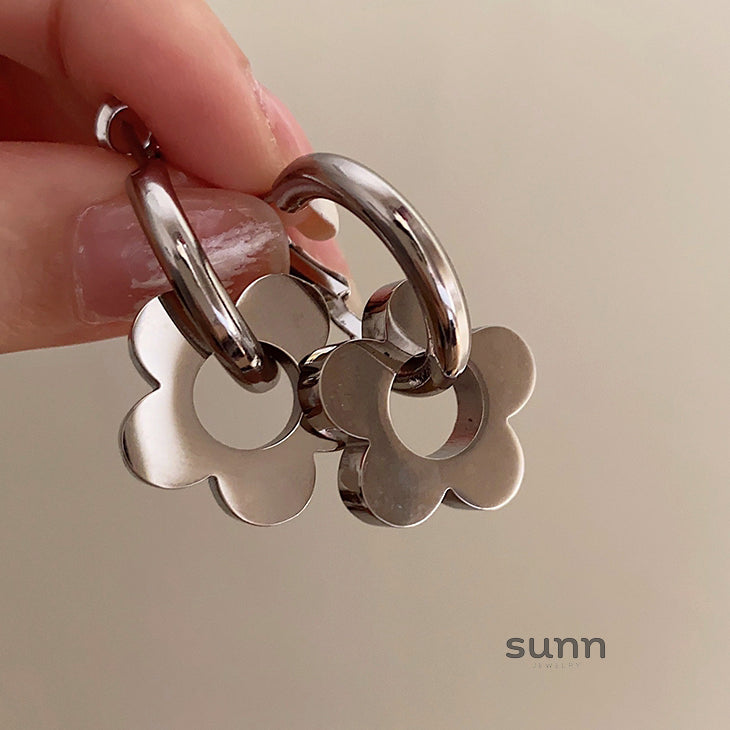 Avayah Floral Charm Earrings [4F1JLON2]