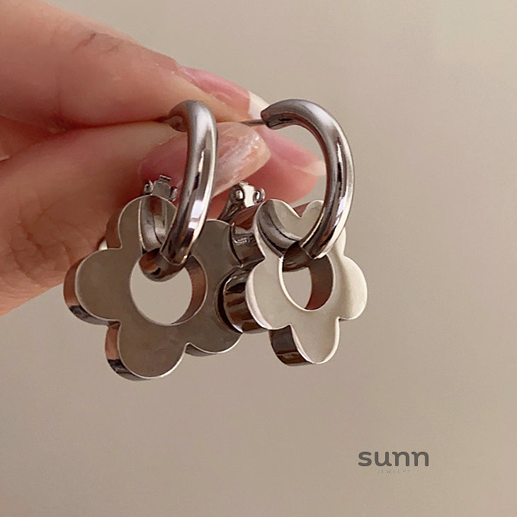 Avayah Floral Charm Earrings [HH4JU6VL]