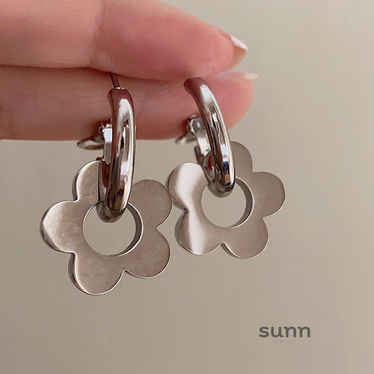 Avayah Floral Charm Earrings [3YHYPW0E]