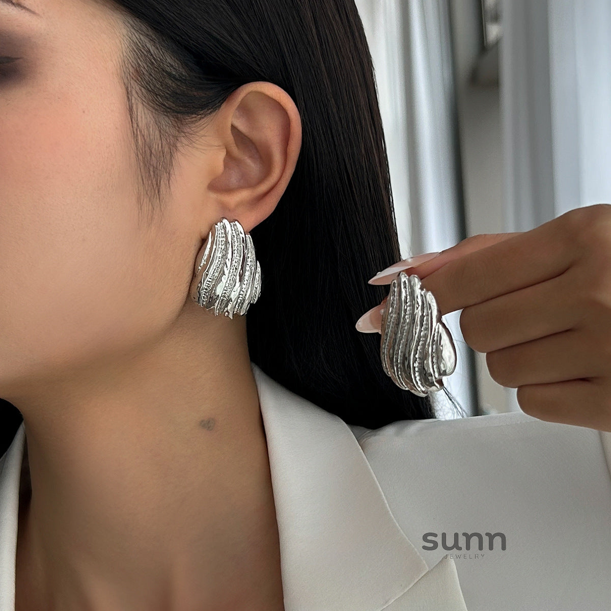 Avelina Twisted Shell Earrings [OY1QPWCS]