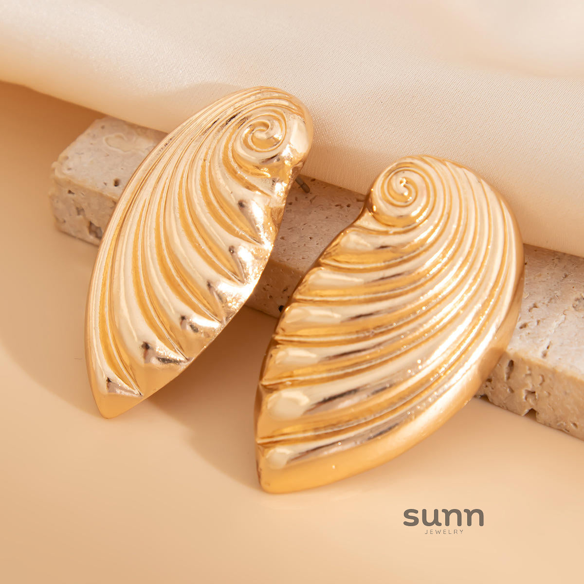 Avelina Twisted Shell Earrings [66U5HKAE]