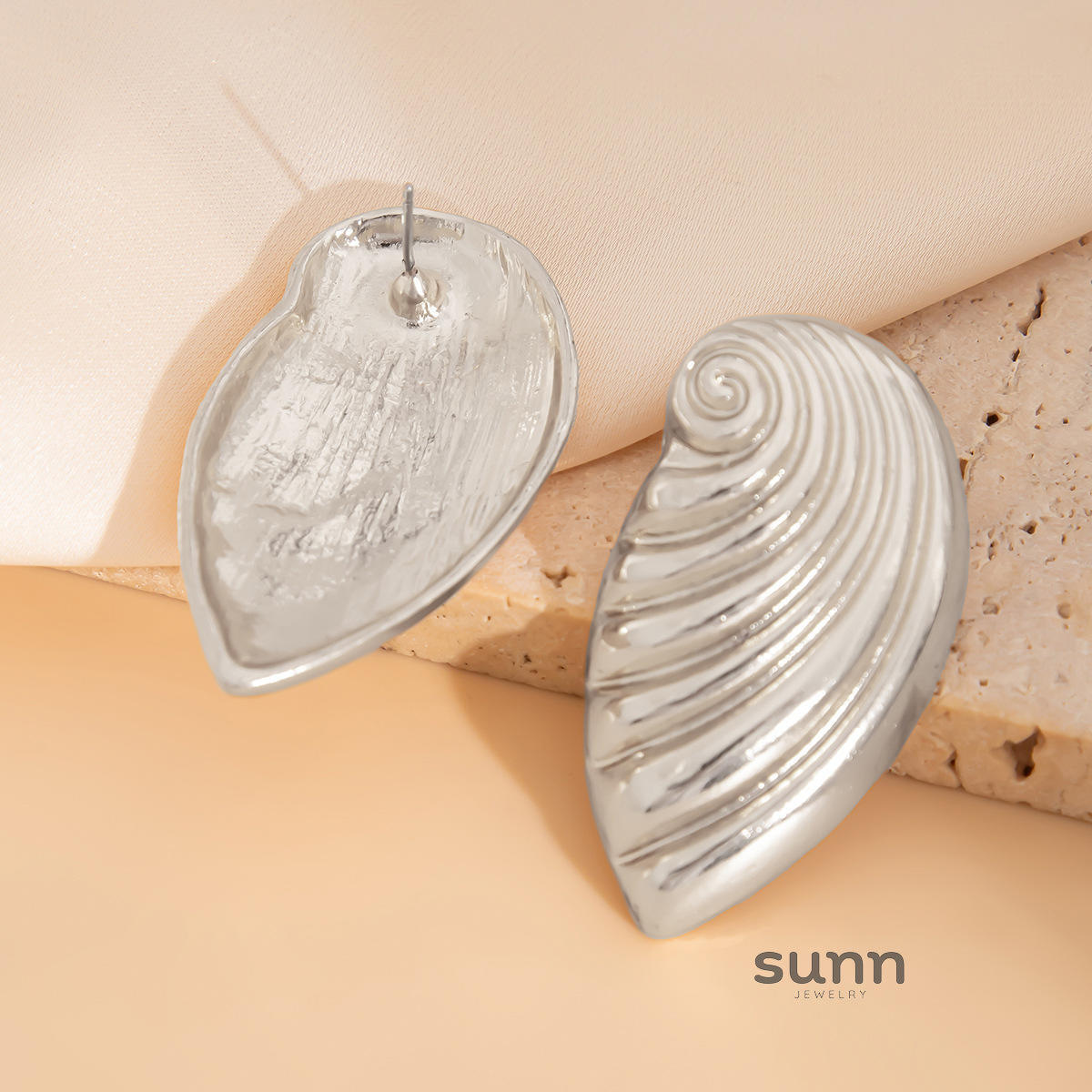 Avelina Twisted Shell Earrings [CC4NQ5FB]