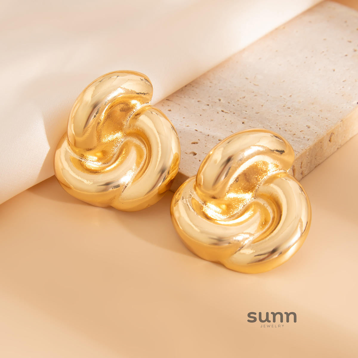 Avelina Twisted Shell Earrings [0KHHFCPM]