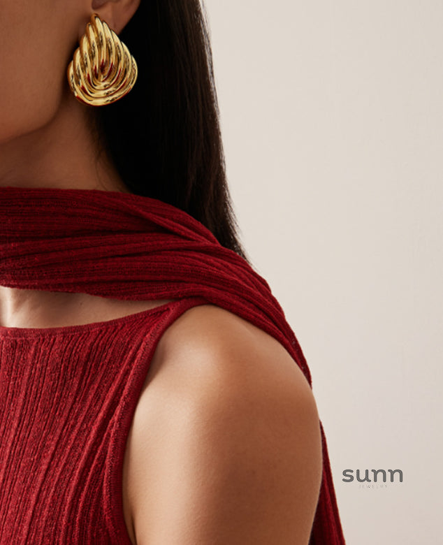 Avelina Twisted Shell Earrings [V3IP0RN2]