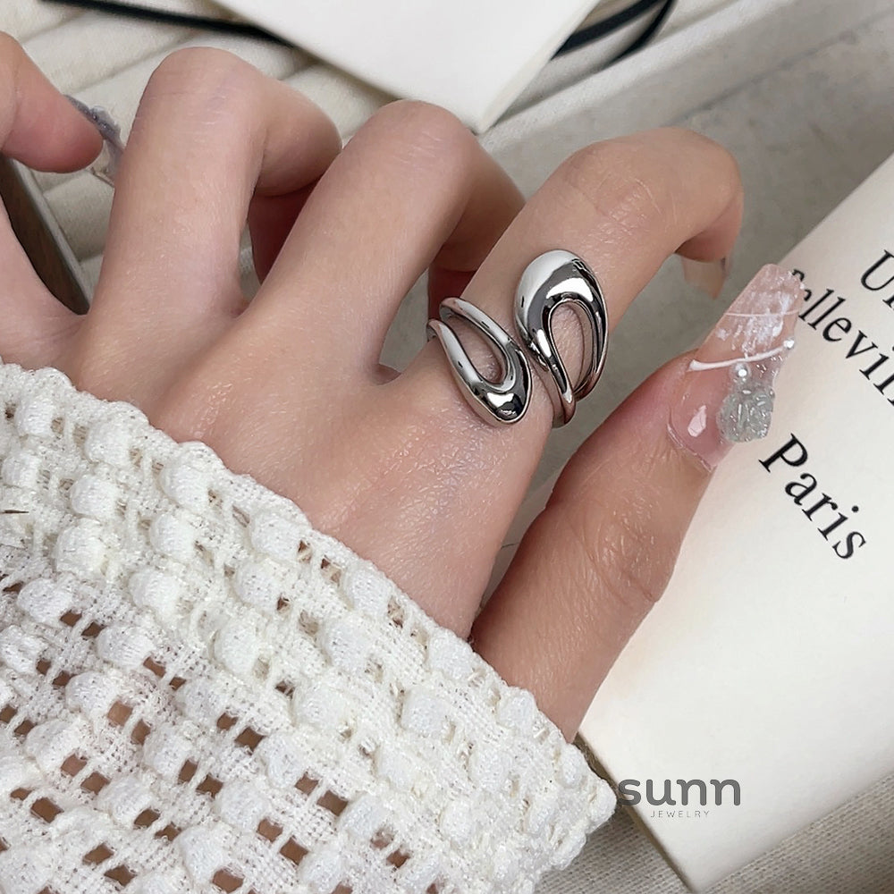 Avelyn Staggered Open Ring [M24H2JG6]
