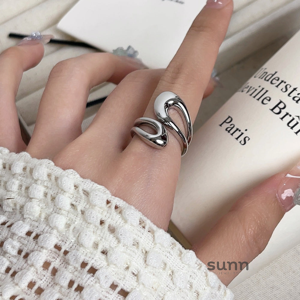 Avelyn Staggered Open Ring [8I37Q27N]