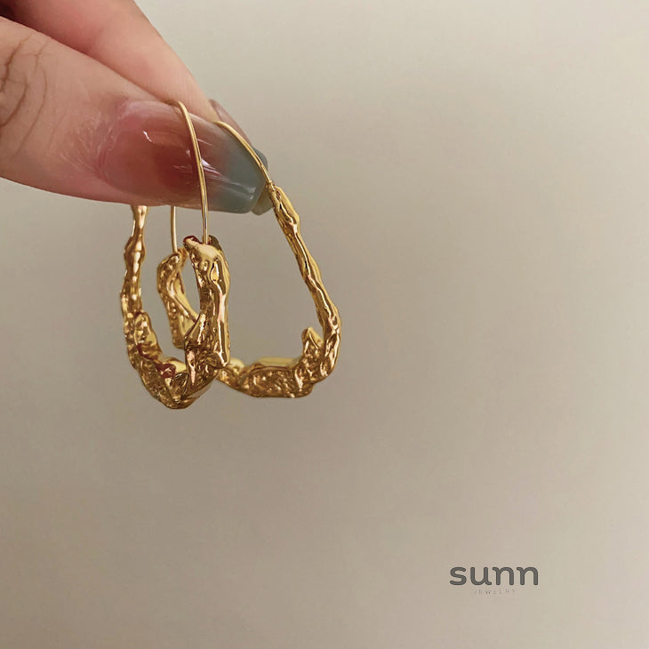 Aven Molten Gold Drop Earrings [EQYUN74T]