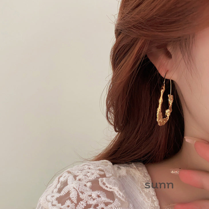 Aven Molten Gold Drop Earrings [TBBJDOLY]