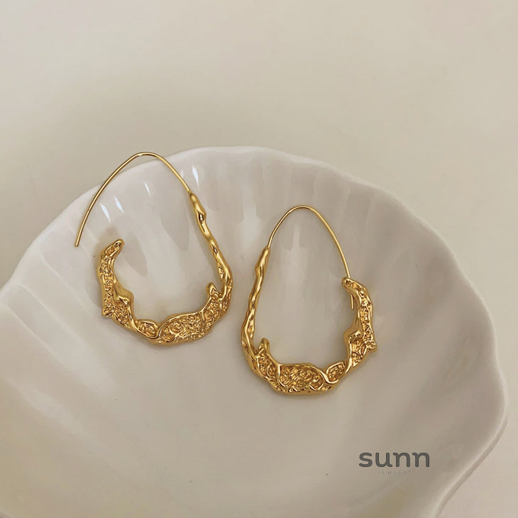Aven Molten Gold Drop Earrings [1TUYV5GR]