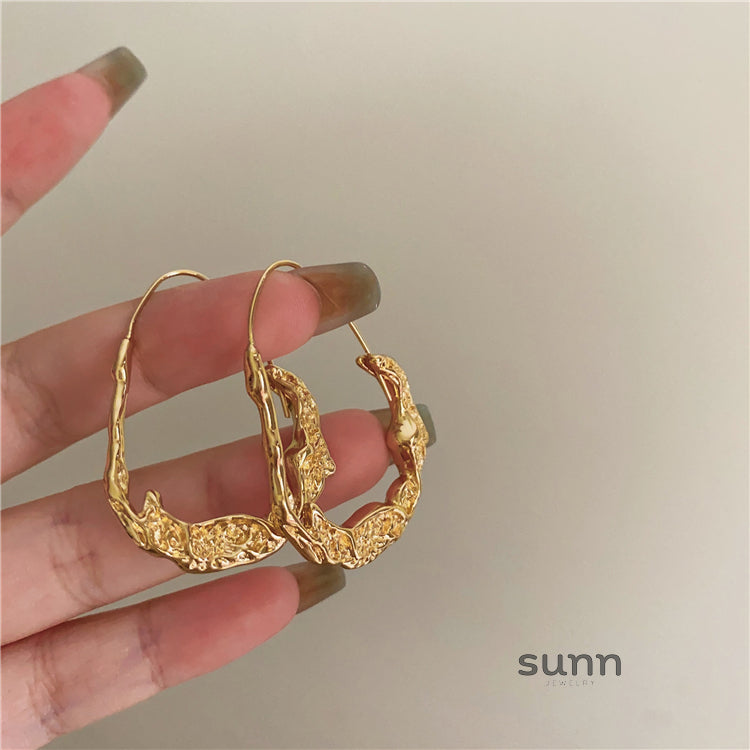 Aven Molten Gold Drop Earrings [D6J20H59]