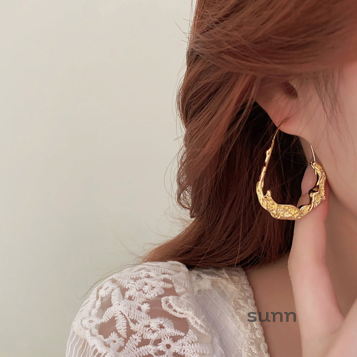 Aven Molten Gold Drop Earrings [IDWV7OO4]