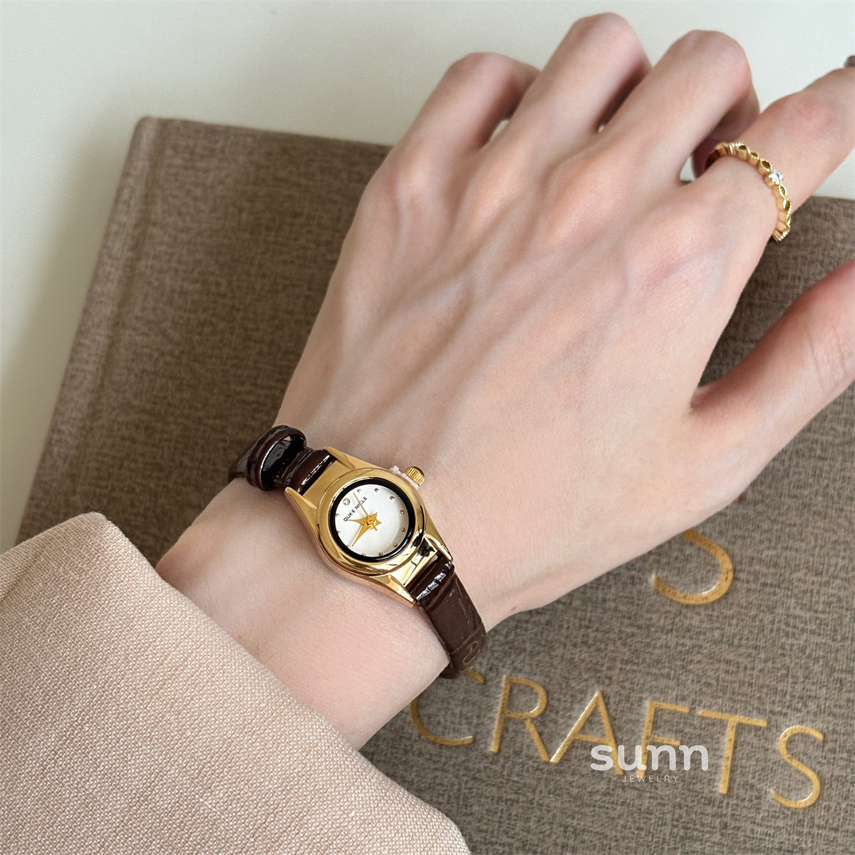 Averie Retro Mini Watch [39S55R9A]