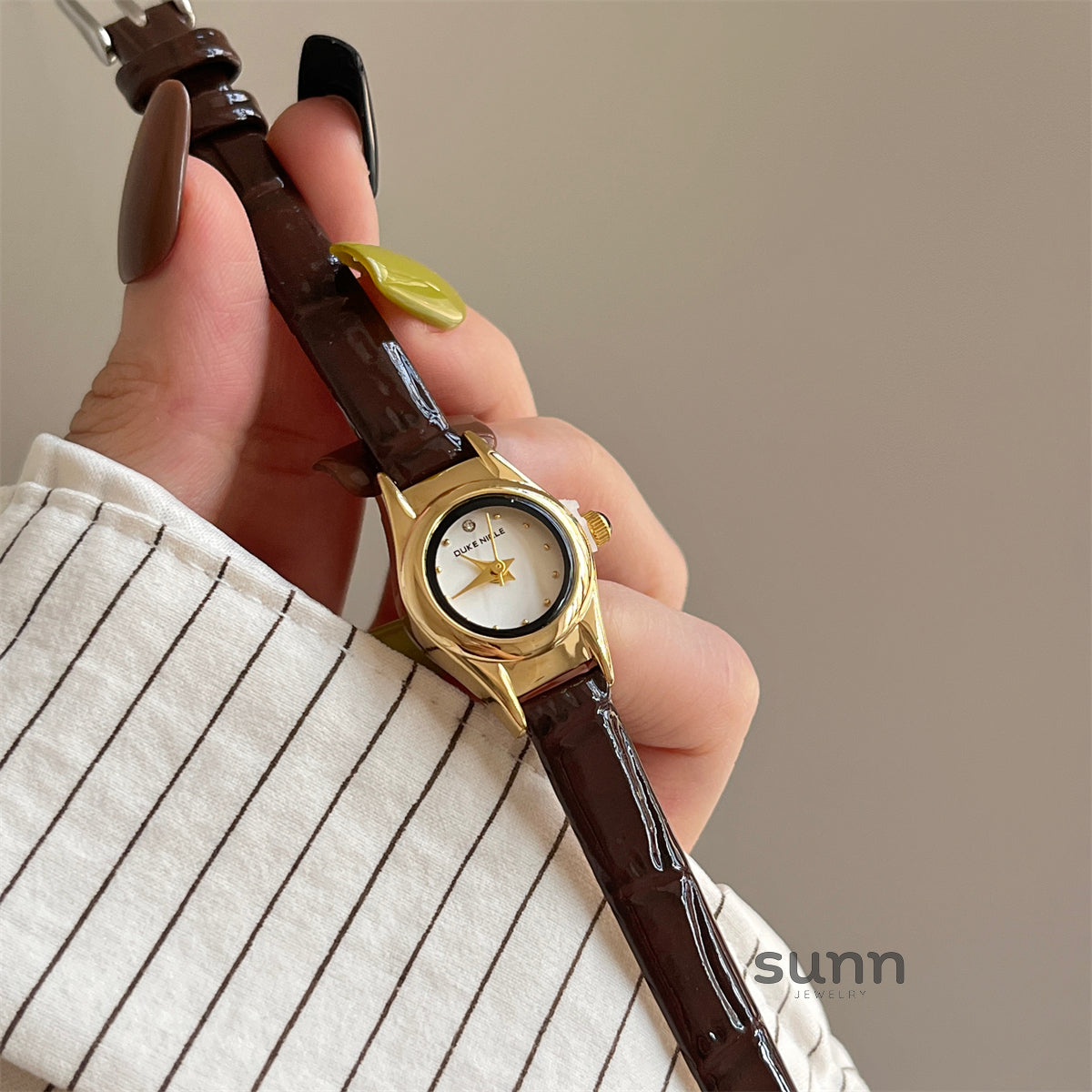 Averie Retro Mini Watch [8K92PN45]