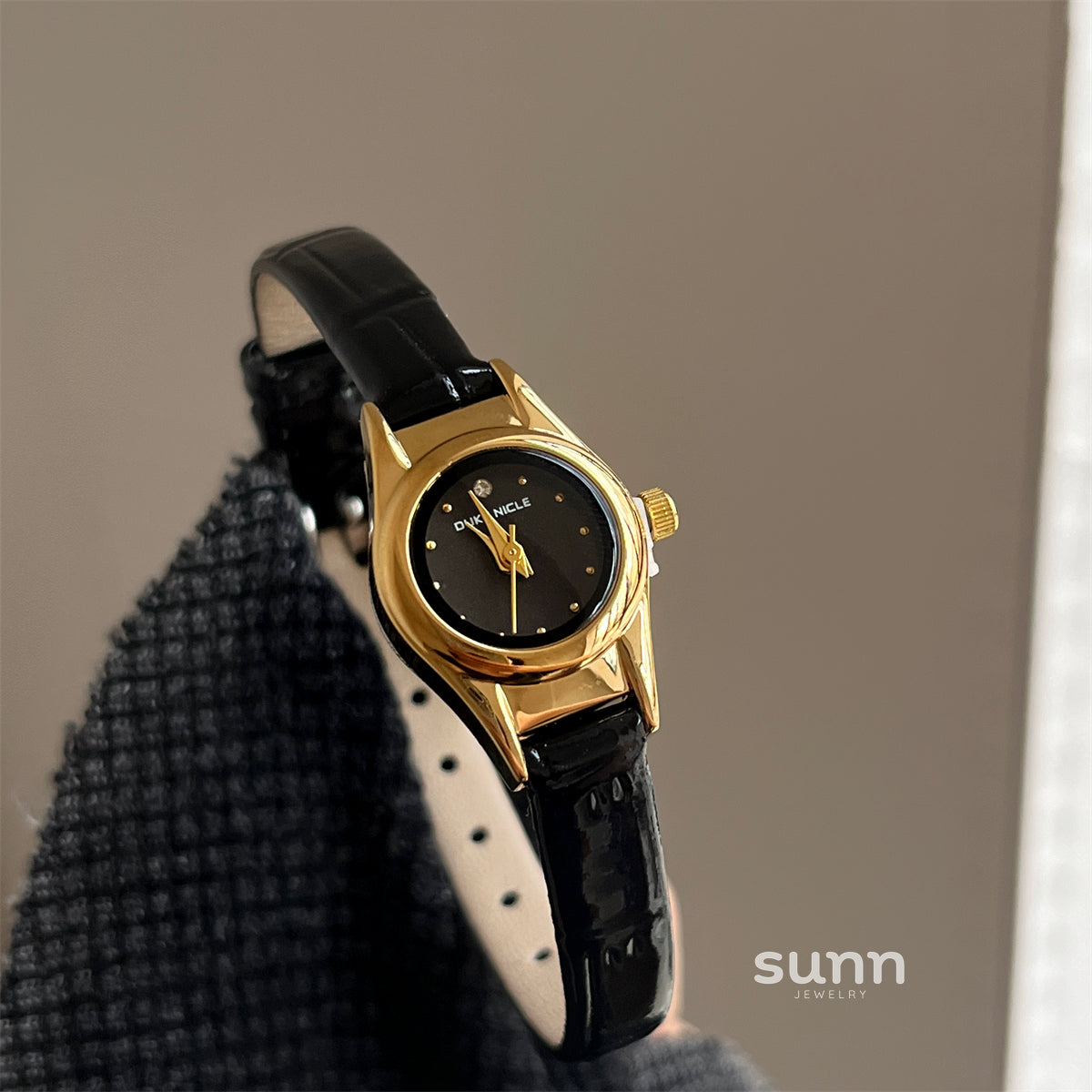 Averie Retro Mini Watch [8BZK3RVA]