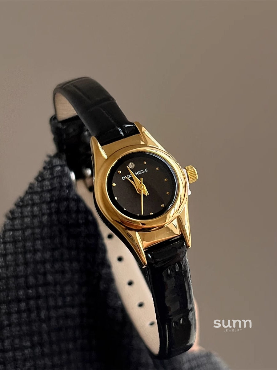 Averie Retro Mini Watch [VNFTUWB5]