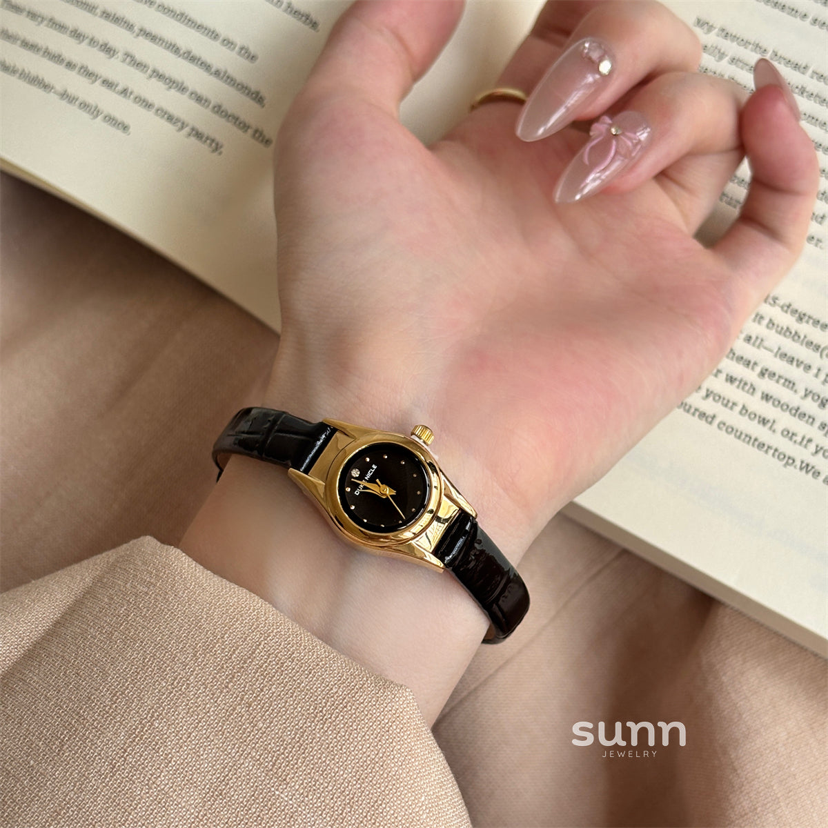 Averie Retro Mini Watch [MU1YNHZL]