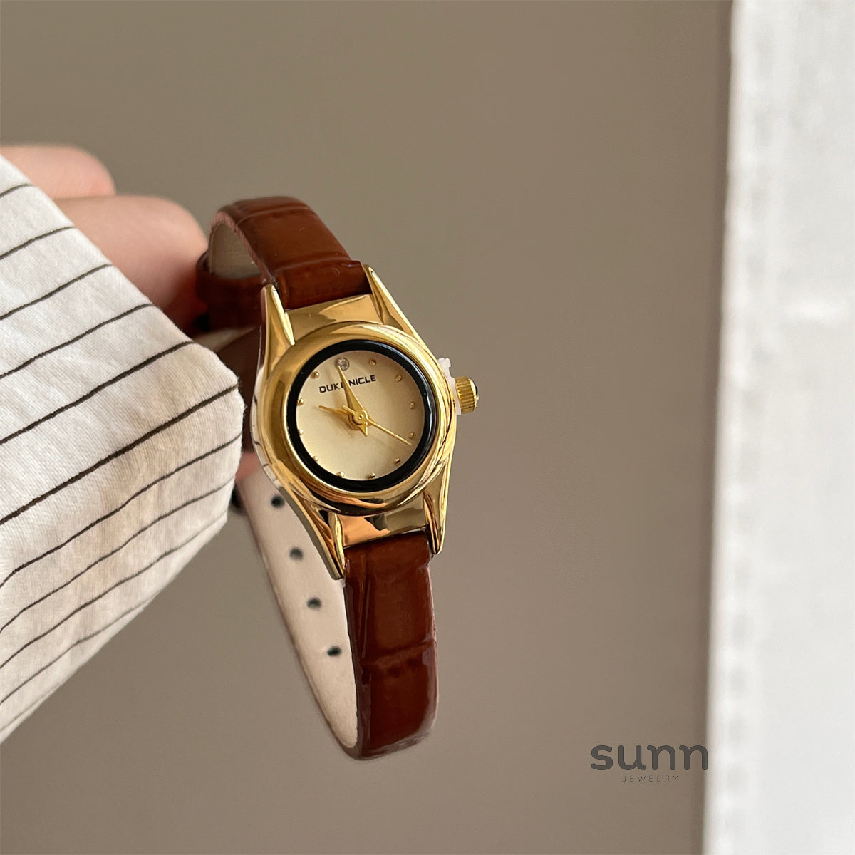 Averie Retro Mini Watch [HXHG80IM]