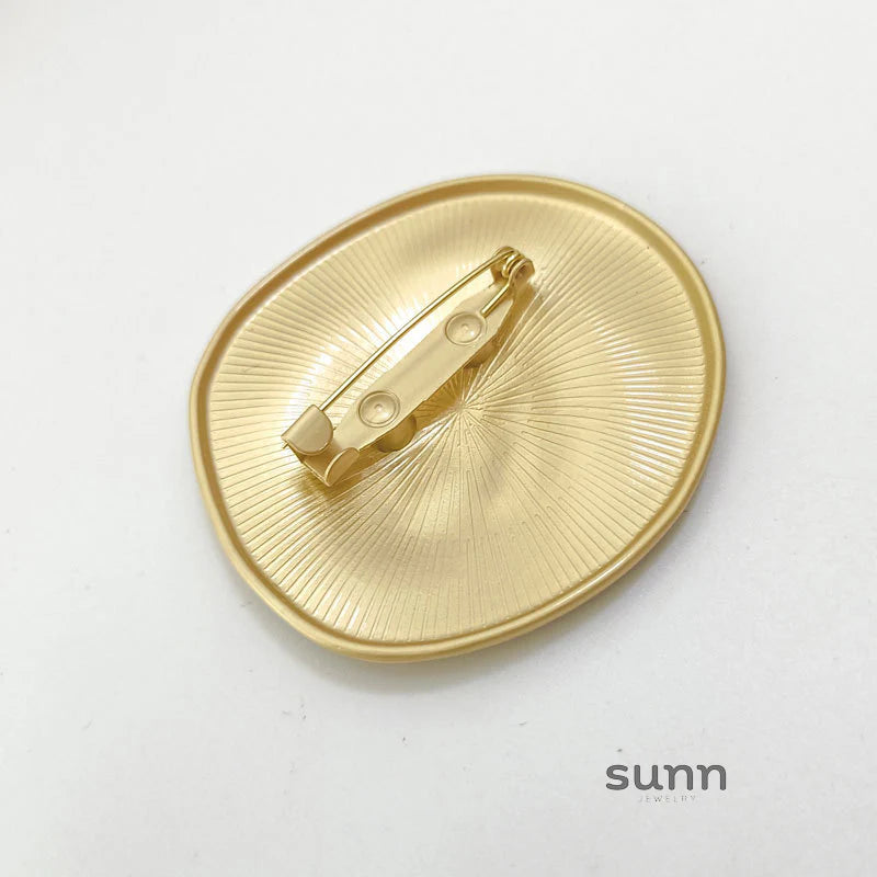 Aviannah Irregular Circle Brooch