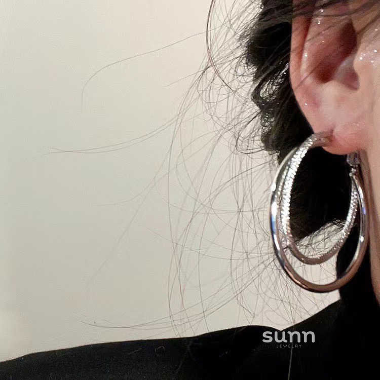 Avielle Sleek Double Hoop Earrings [SYMVCGA6]