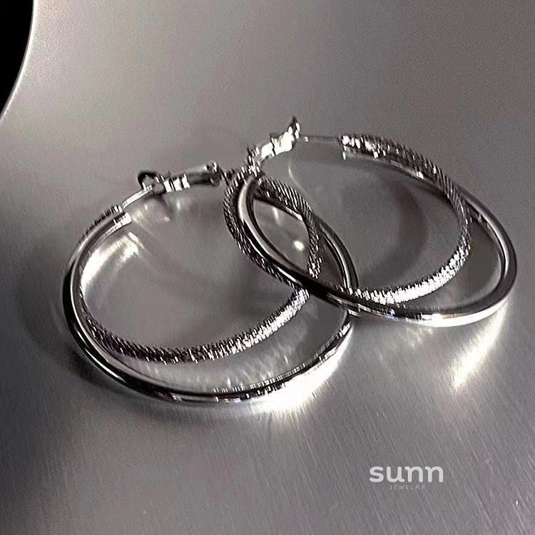 Avielle Sleek Double Hoop Earrings [4ORQ70NU]