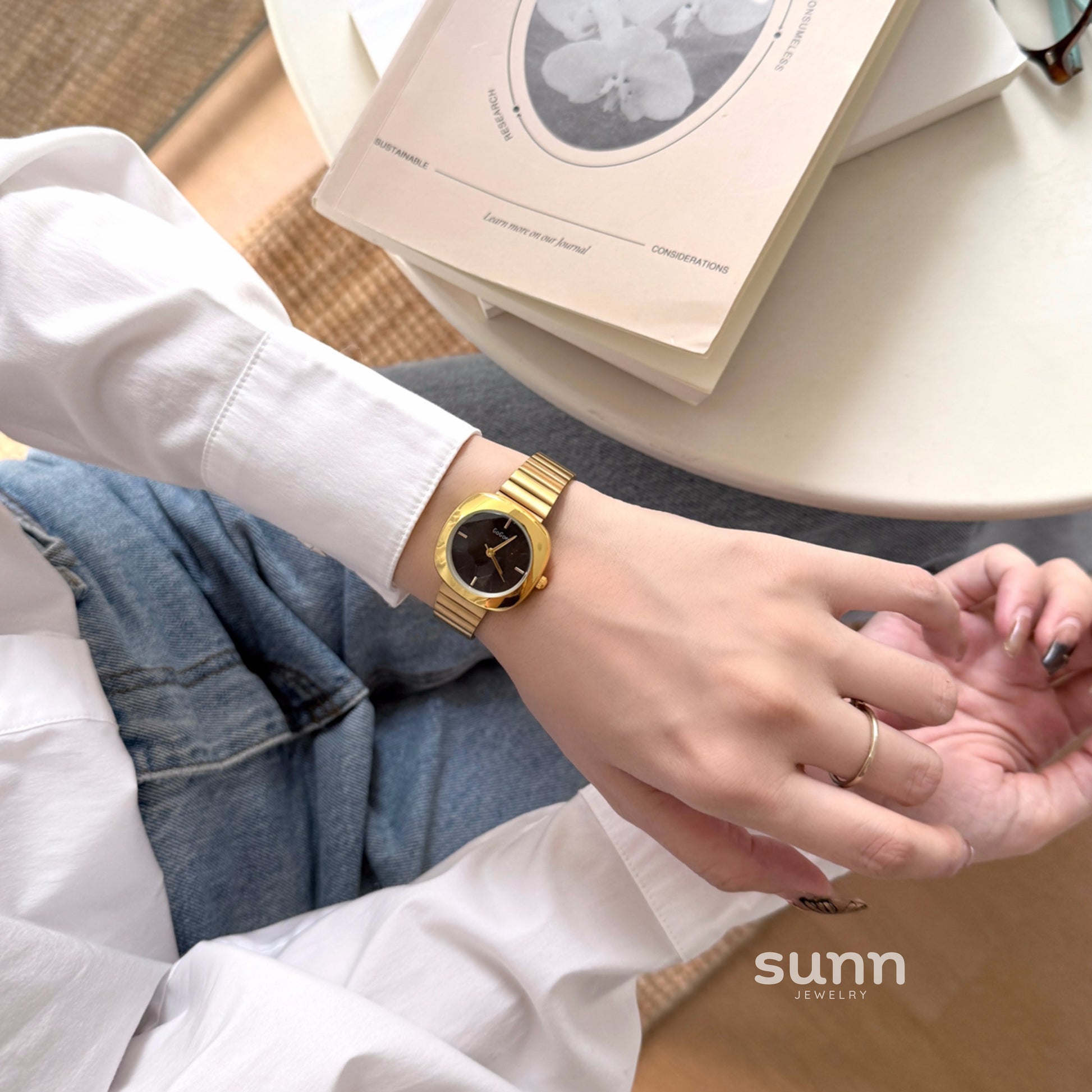 Avigayil Retro Gold Square Watch [O35FBR7R]