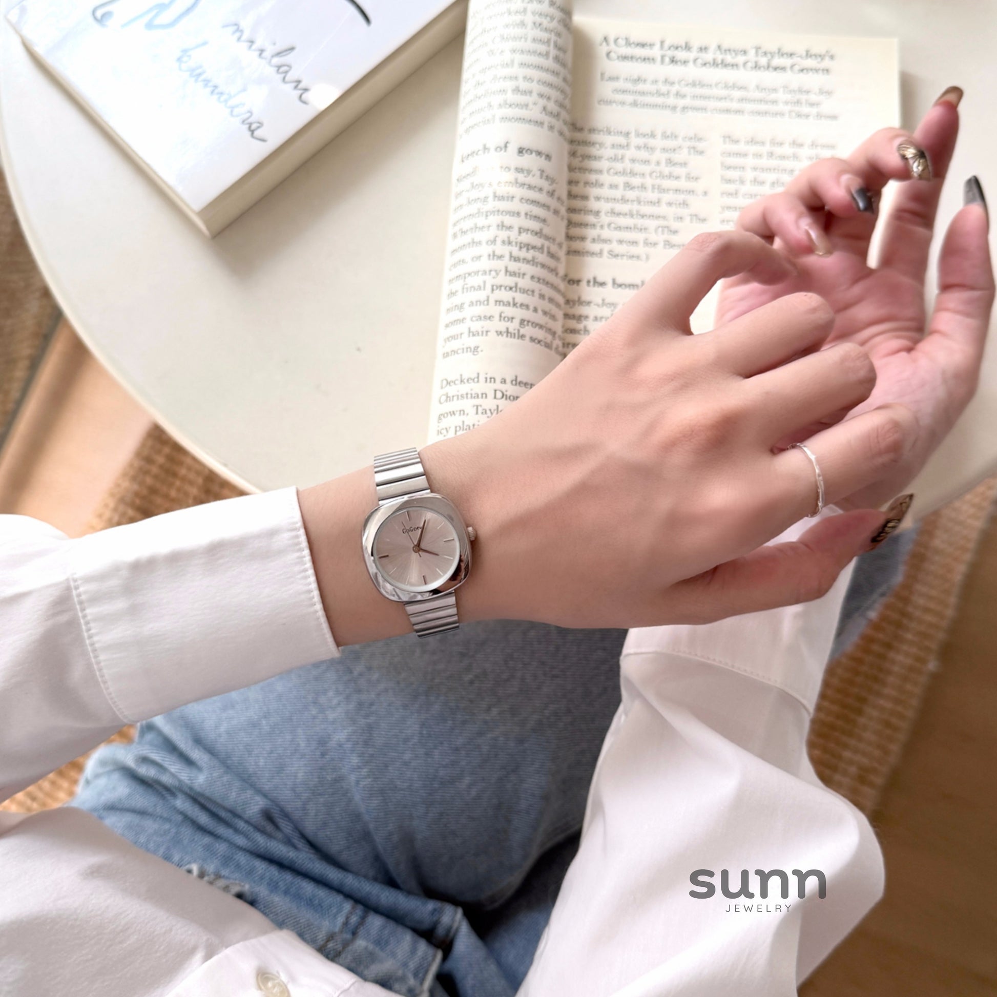 Avigayil Retro Gold Square Watch [V8AEDF6Q]