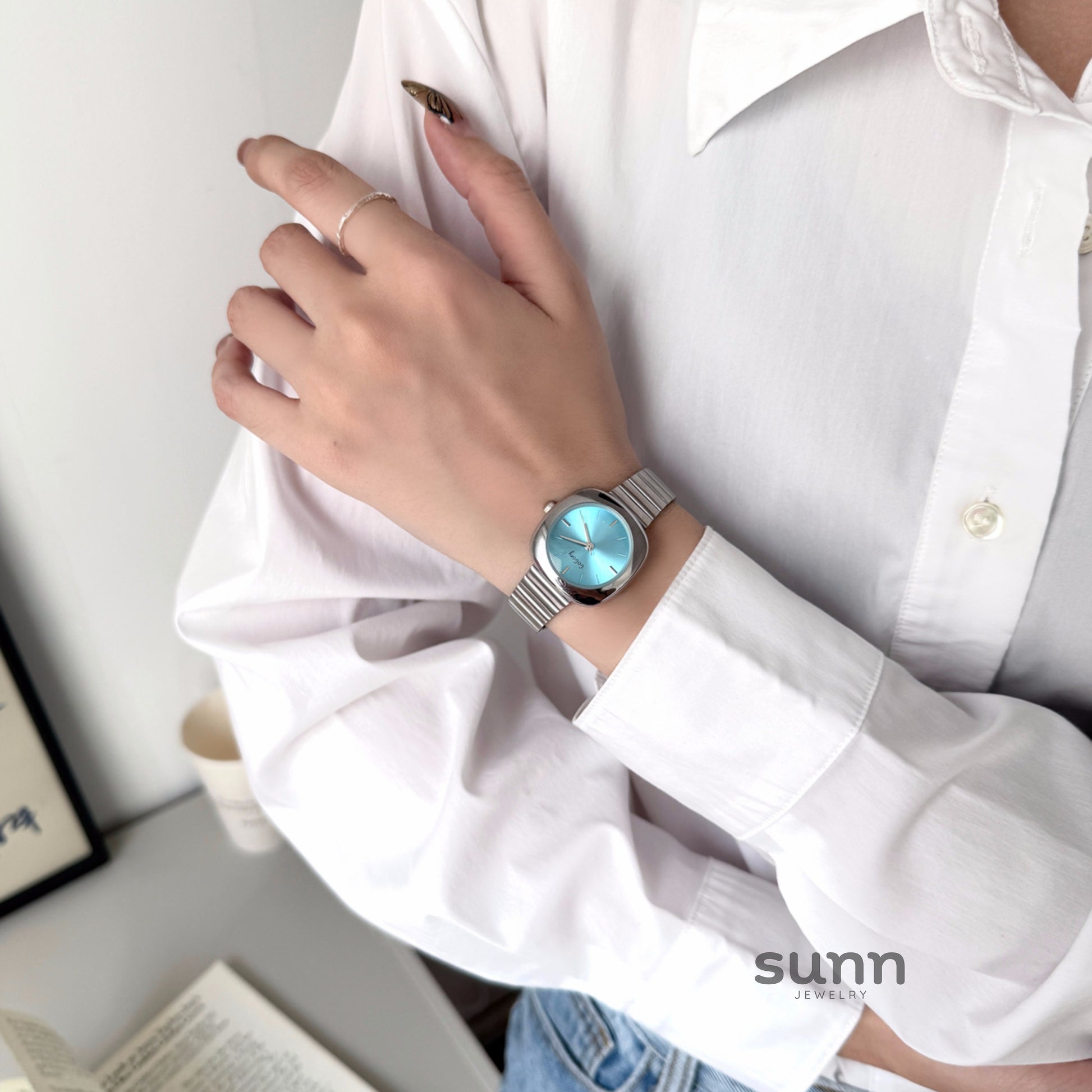 Avigayil Retro Gold Square Watch [A0CRQKXN]