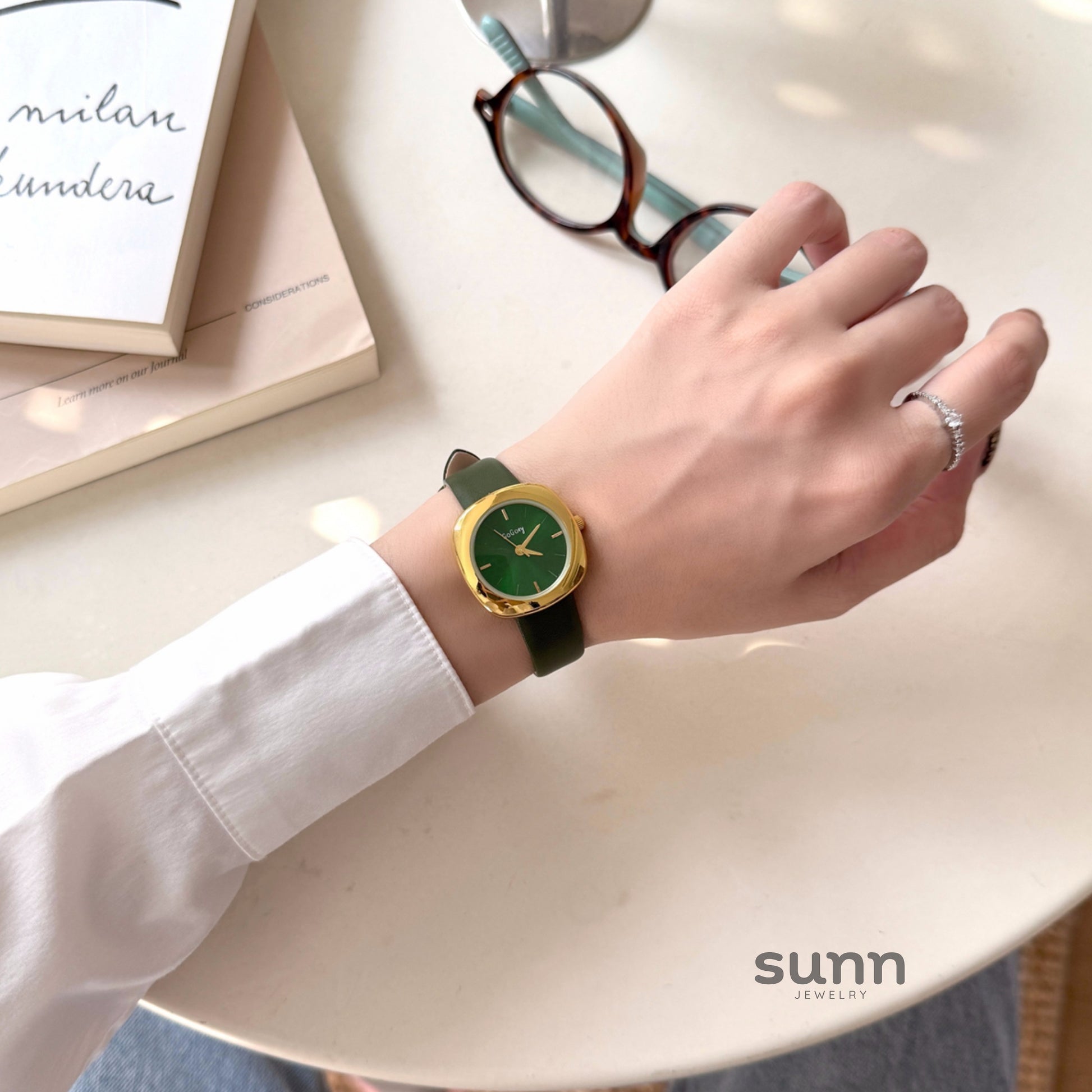 Avigayil Retro Gold Square Watch [S5B34DPB]