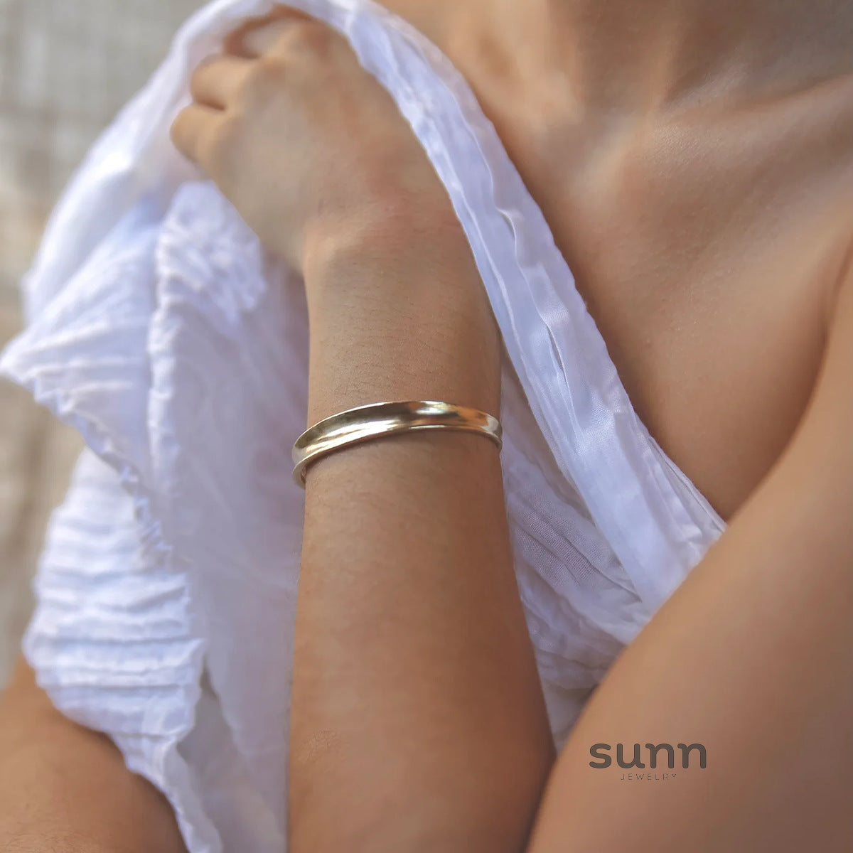 Avyanna Gold Cuff Bracelet [H0R6DTYK]